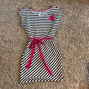 Black + White Stripe w/ Pop of Pink Dress ⚫️⚪️💓